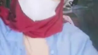 Viral Tante Hijab Mengatasi Perasaan Terlalu Lama Sendirian