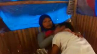 Lagi Viral abg hijab lugu pasrah di ajak wiwik di gubuk